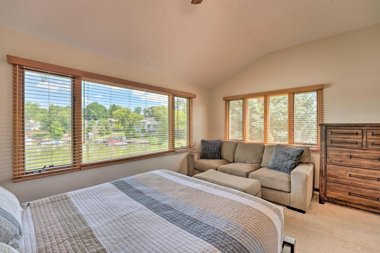 Lakefront Oasis With Boat Dock, Fire Pit, Grill Bristol Exterior foto
